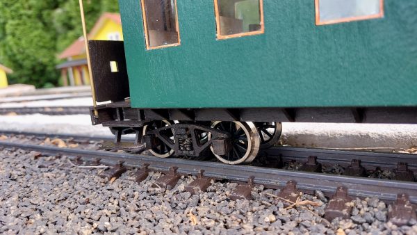 Drevený model osobného vozňa Ca pre záhradnú železnicu, dolný pohľad