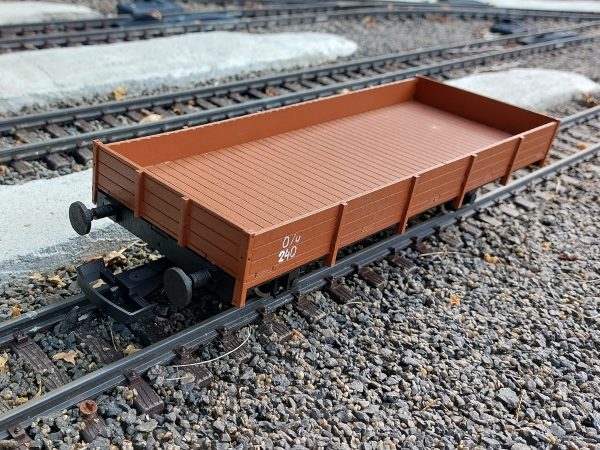 Drevený model nákladného vozňa Np pre záhradnú železnicu , bočný pohľad