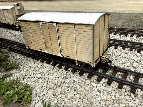 Zostavený, nenafarbený model nákladného vozňa Z pre záhradnú železnicu