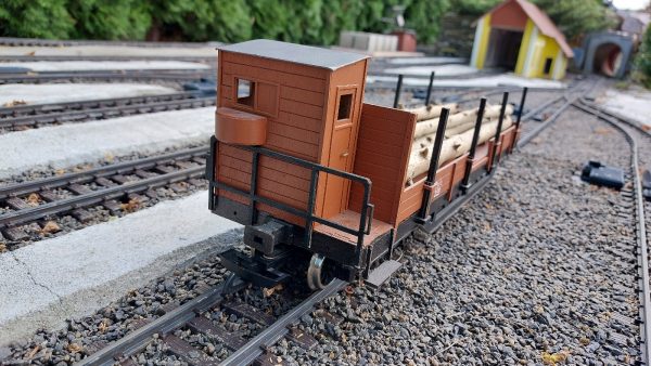 Drevený model nákladného vozňa HH pre záhradnú železnicu , zadný pohľad