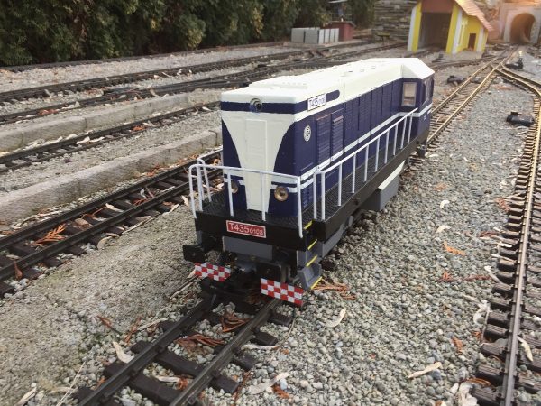 Dokončený model lokomotívky T435 Hektor pre záhranú železnicu, predný pohľad | stavebnice-vlakov.sk